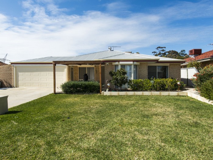 5 Acorn Cl Forrestfield WA 6058