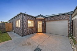 2/16 Donald Street Belmont VIC 3216