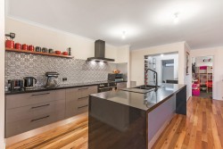 18 Enrob Ct Grovedale VIC 3216