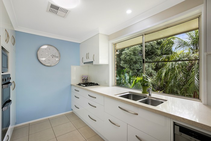 4 Fuschia St Middle Ridge QLD 4350