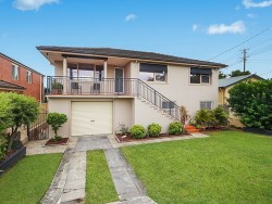 5 Alukea Ave Point Clare NSW 2250