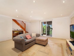 5 Alukea Ave Point Clare NSW 2250