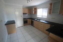 6 Newitt St Thabeban QLD 4670