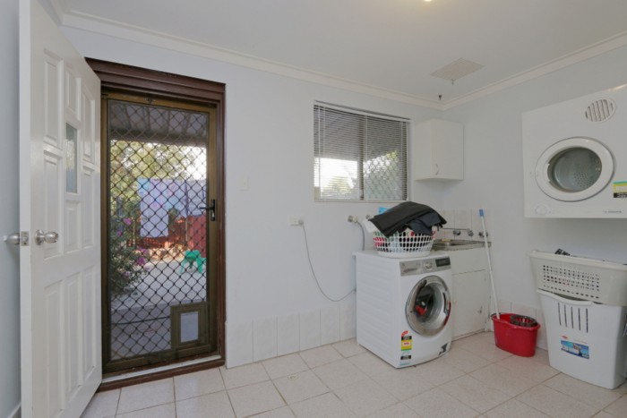 6 Orberry Pl Thornlie WA 6108