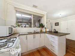 42 President Rd Albanvale VIC 3021