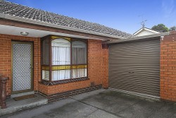 23/13 Seaver Grove Reservoir VIC 3073