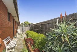 23/13 Seaver Grove Reservoir VIC 3073