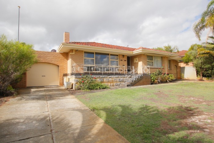 12 Tremlett St Thornlie WA 6108