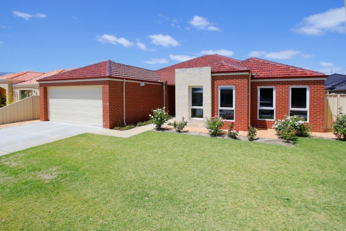 83 Waterfoot Loop Canning Vale WA 6155