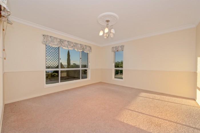 7 William Ct Cotswold Hills QLD 4350