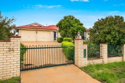 24 Belclaire Dr Westbrook QLD 4350