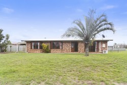 26 Cypress St Yamanto QLD 4305