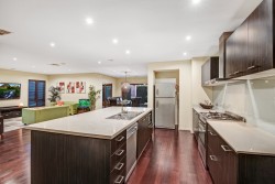 3 Firth Pl Point Cook VIC 3030