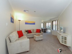 32 Golf Links Dr, Carramar, WA 6031