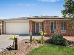 24 Caulfield Dr Ascot VIC 3551