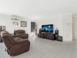 24 Caulfield Dr Ascot VIC 3551