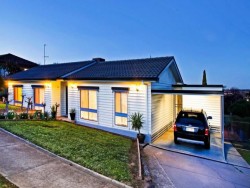 14 Illingworth St Golden Square VIC 3555