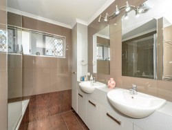 6 Tree Tops Cl, O’Connell QLD 4680