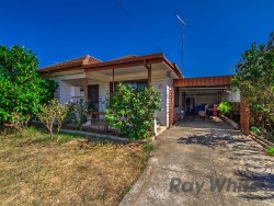 39 Erica Ave St Albans VIC 3021