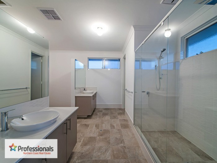 15 Marlinspike Blvd Jindalee WA 6036