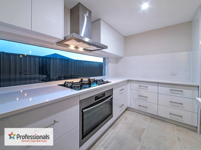 15 Marlinspike Blvd Jindalee WA 6036