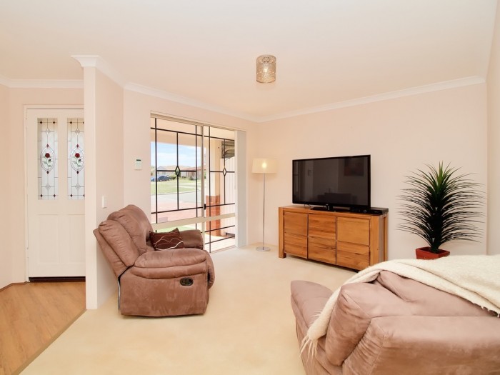 1 Shoalhaven Pl Waikiki WA 6169