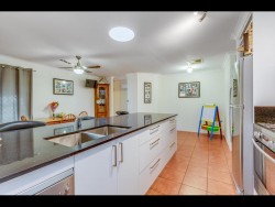 8 Chamberlain St, Gosnells WA 6110