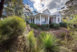 262 Govetts Leahttps://propertyrealestate.com.au/btabcloud/uploads/2017/06/govetts-leap-road-bla ...