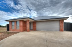 9 Knowles Court, THURGOONA, NSW 2640