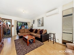 2/16 Albert Road Sydenham VIC 3037