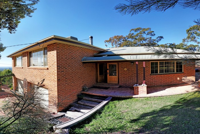 2 Crag Cres, Bowen Mountain NSW 2753