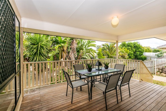 60 Grove Rd, Edens Landing QLD 4207