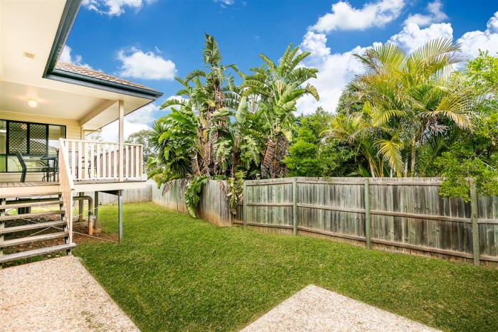 60 Grove Rd, Edens Landing QLD 4207