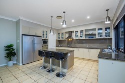 7 Lee-Anne Crescent, Helensvale, QLD 4212