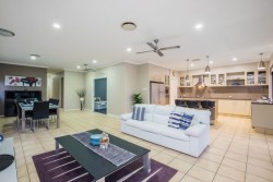 7 Lee-Anne Crescent, Helensvale, QLD 4212