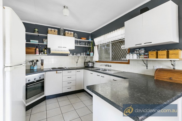 11 Dobson Dr, Strathpine QLD 4500