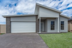 11 Brassia Rise, WORRIGEE, NSW 2540