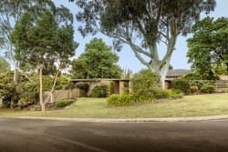 48 Kingswood Drive, Chirnside Park, VIC 3116