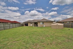 12 McInnes Street, Lowood, QLD 4311