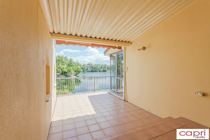 2/125 Santa Cruz Blvd, Clear Island Waters, Qld 4226