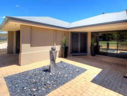 194 Sultana, Forrestfield, WA 6058