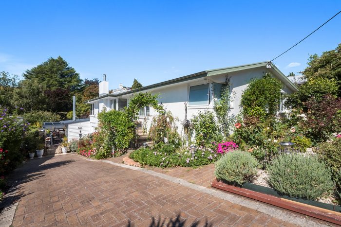 10 Lauramont Avenue, Sandy Bay, TAS 7005