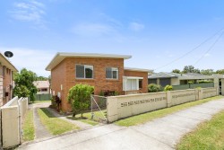 17 Nakina Street, Southport, QLD 4215