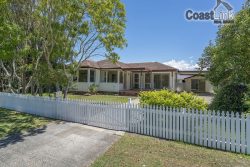 25 Ravenswood St, Mannering Park NSW 2259