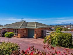 Unit 3/100A, Nicholls St, Devonport, TAS 7310, Australia