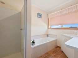 Unit 3/100A, Nicholls St, Devonport, TAS 7310, Australia