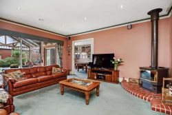 8 Ashbourne Ct, Alfredton VIC 3350, Australia