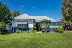 2 Congdon Ave, Pinjarra WA 6208, Australia