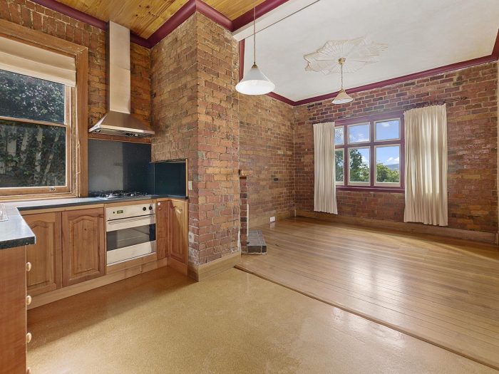 64 Knocklofty Terrace, West Hobart TAS 7000, Australia