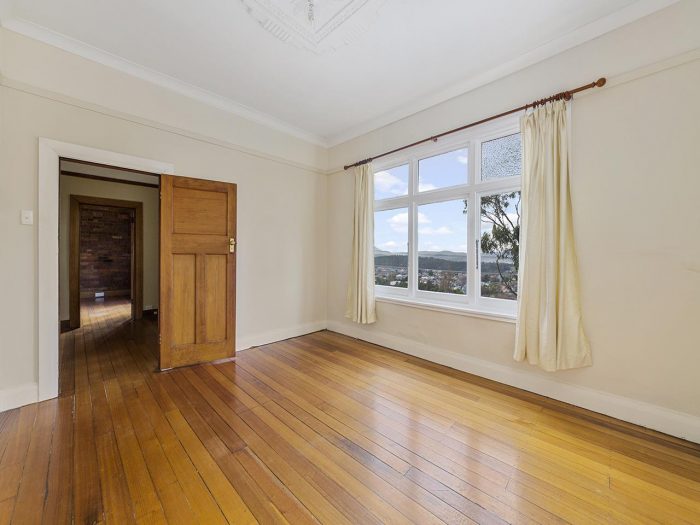 64 Knocklofty Terrace, West Hobart TAS 7000, Australia